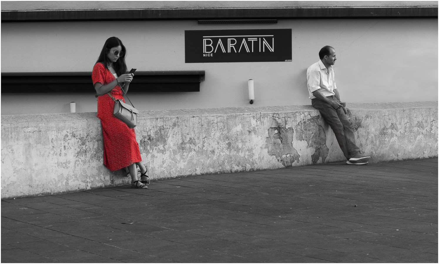 Roger Schoeters - Girl in red - (1/100 sec. bij f / 5,6 ISO 100)