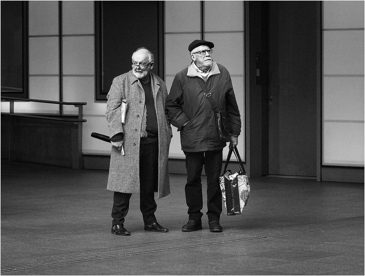 Roger Schoeters - Wachten op de trein - (1/30 sec. bij f / 20 ISO 6400)